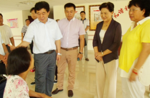 Feng Xiaoli, the president of China Association of Social Welfare and Senior Service, investigated Sunshine Jiayuan Linyi home center