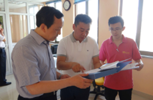 Zhang Weixing, the director of General Office of Ministry of Civil Affairs and the spokesman of it, investigated Linyi Home Care Center in Dezhou City.